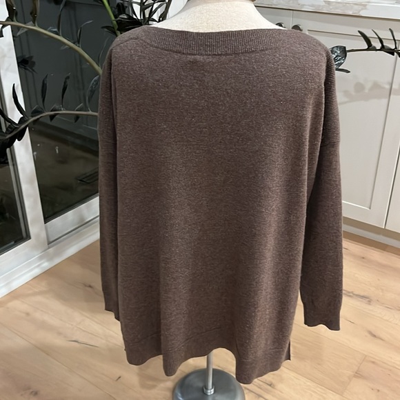 EUC Vince soft brown wool cashmere blend long sleeve boat neck oversize sweater - Picture 5 of 8